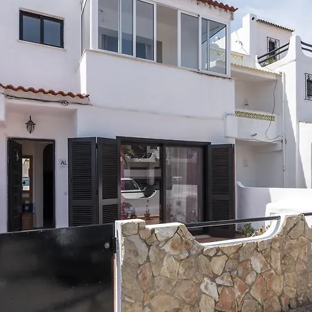 Milicias House * Lagos